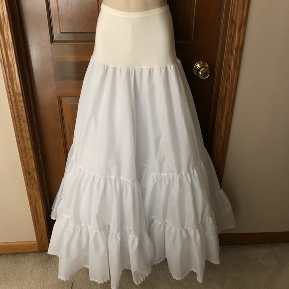 Extra Crinoline - Picture 1 of 2